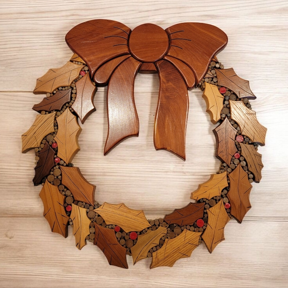 Handcrafted Wooden Christmas Wreath Intarsia Art‎ Technique
